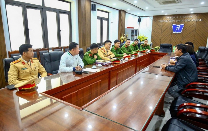 \"Lực