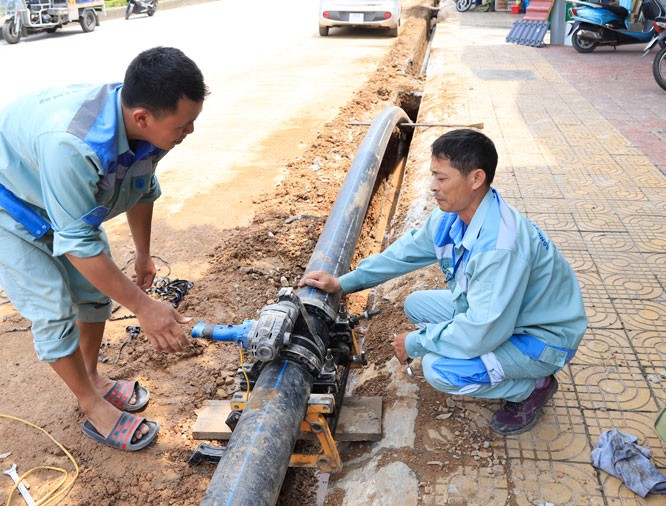 UBND TP Hà Nội chỉ đạo tập trung thực hiện chỉ tiêu 100% hộ dân trên địa bàn sử dụng nước sạch đô thị trong năm 2025.