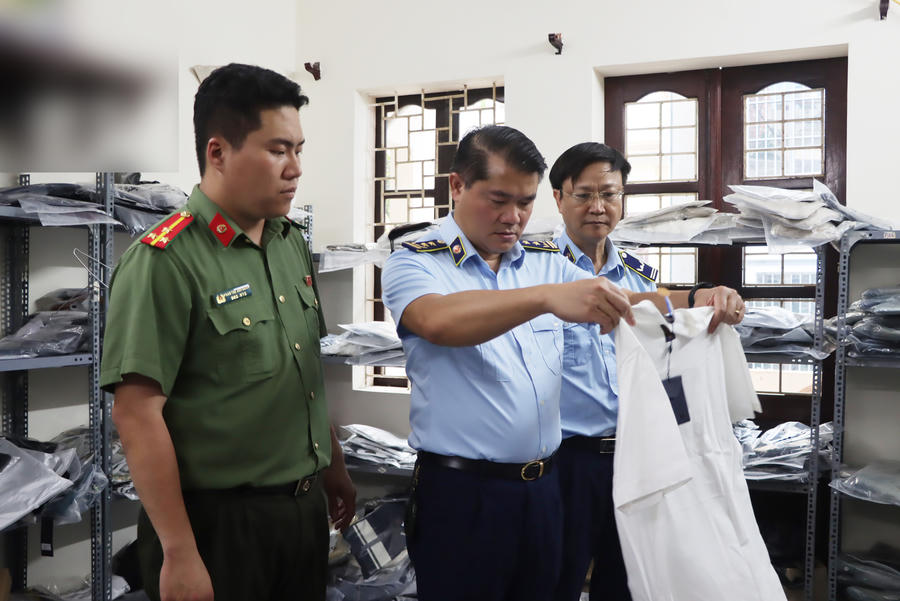 Chỉ riêng trong lĩnh vực sở hữu trí tuệ, lực lượng Quản lý thị trường đã xử lý trên 1.500 vụ vi phạm, thu nộp ngân sách trên 15 tỷ đồng trong 01 tháng.
