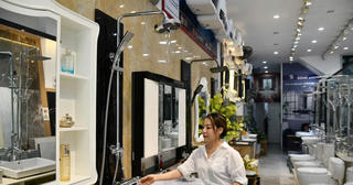 Tet renovation rush strains Hanoi crews, lifts finishing material costs prices