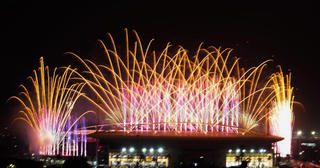 Fireworks light up Hanoi to celebrate Party Congress Fireworks light up Hanoi to celebrate Party Congress