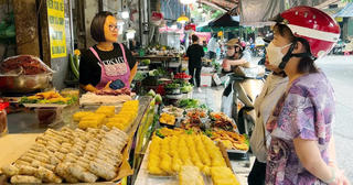 Hanoi tackles informal markets with an eye on people, not just pavements Hanoi tackles informal markets with an eye on people, not just pavements