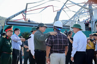 Government leader pledges full support for Gia Lai Province after severe flooding