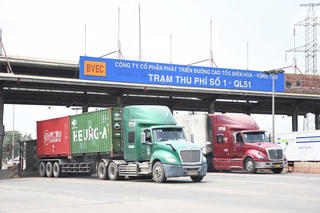 Hết thu phí, chưa hết trách nhiệm Hết thu phí, chưa hết trách nhiệm