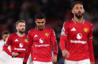 MU thua sốc Leeds tại Old Trafford, Carrick trả giá vì sai lầm nhân sự