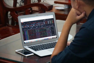 Thị trường chứng khoán rung lắc mạnh
