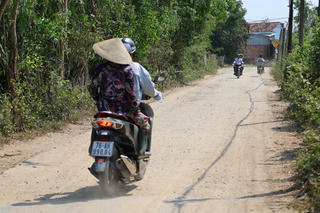 Chậm hoàn trả đường dân sinh ở Quảng Ngãi, nguy cơ mất ATGT