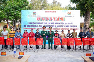 Binh đoàn 15 chăm sóc sức khỏe đồng bào xã biên giới Ia Mơ
