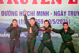 Lưu diễn tuyên truyền lưu động kỷ niệm 65 năm Ngày mở đường Hồ Chí Minh