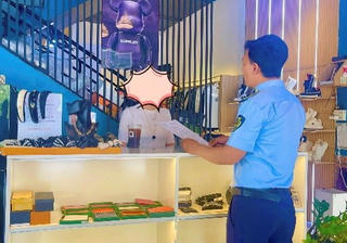 Đà Nẵng: Xử phạt 7 cơ sở bán hàng giả tại khu vực du lịch Đà Nẵng: Xử phạt 7 cơ sở bán hàng giả tại khu vực du lịch