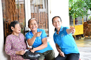 Những “bông hoa” tỏa hương giữa đời thường