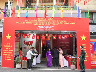 Cử tri Hà Nội đi bầu cử tại các “địa chỉ đỏ”