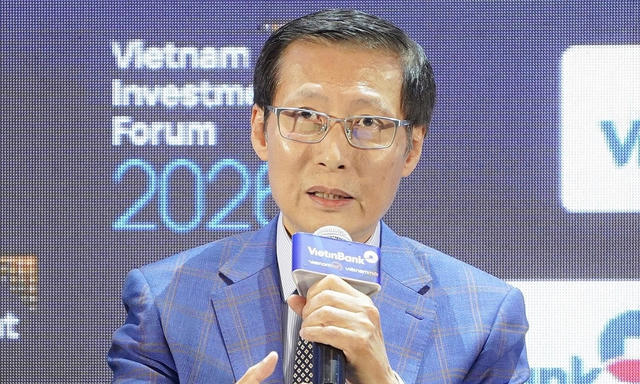 'Ngân hàng đang phát triển nhanh hơn nhiều so với nền kinh tế thực'