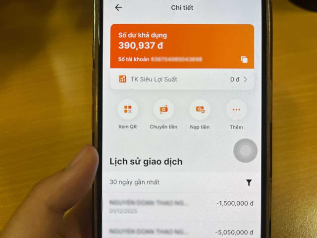 Nhiều ngân hàng thu phí tài khoản không đủ số dư