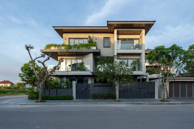 Biệt thự 300 m2 nhiều cây xanh cho ba thế hệ cùng chung sống