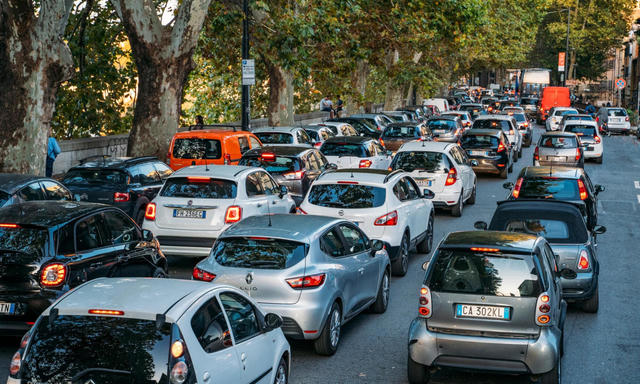 Các quốc gia châu Âu kêu gọi nới lỏng lệnh cấm xe xăng Các quốc gia châu Âu kêu gọi nới lỏng lệnh cấm xe xăng