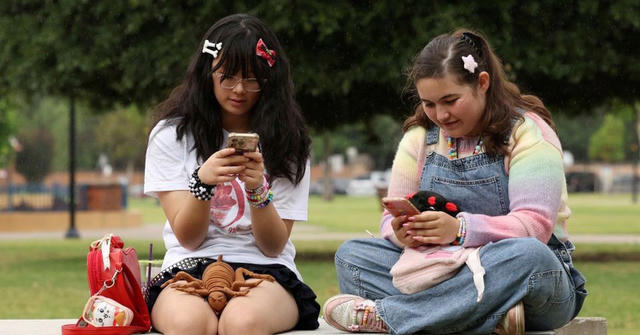 Mạng xã hội và thanh thiếu niên: An toàn kiểu Úc Mạng xã hội và thanh thiếu niên: An toàn kiểu Úc