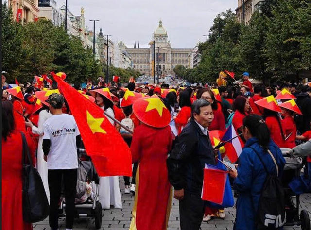 Overseas Vietnamese uphold patriotic spirit on National Day