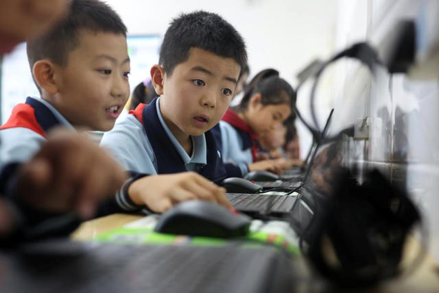 Trung Quốc thúc đẩy đưa AI vào trường học Trung Quốc thúc đẩy đưa AI vào trường học