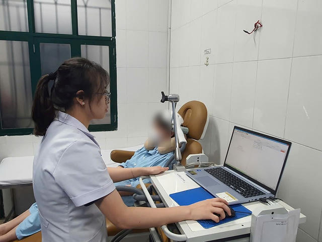 Nữ bệnh nhân mắc triệu chứng ảo thanh, người nhà đưa đi cúng vì cho là bị “ma làm”