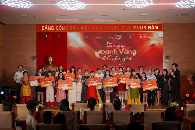 9 thí sinh được trao giải cuộc thi “Oanh vàng kể chuyện“