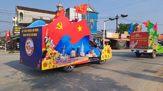 Lễ xuất quân tuyên truyền kỷ niệm 65 năm Ngày mở đường Hồ Chí Minh - Ngày truyền thống Bộ đội Trường Sơn Lễ xuất quân tuyên truyền kỷ niệm 65 năm Ngày mở đường Hồ Chí Minh - Ngày truyền thống Bộ đội Trường Sơn
