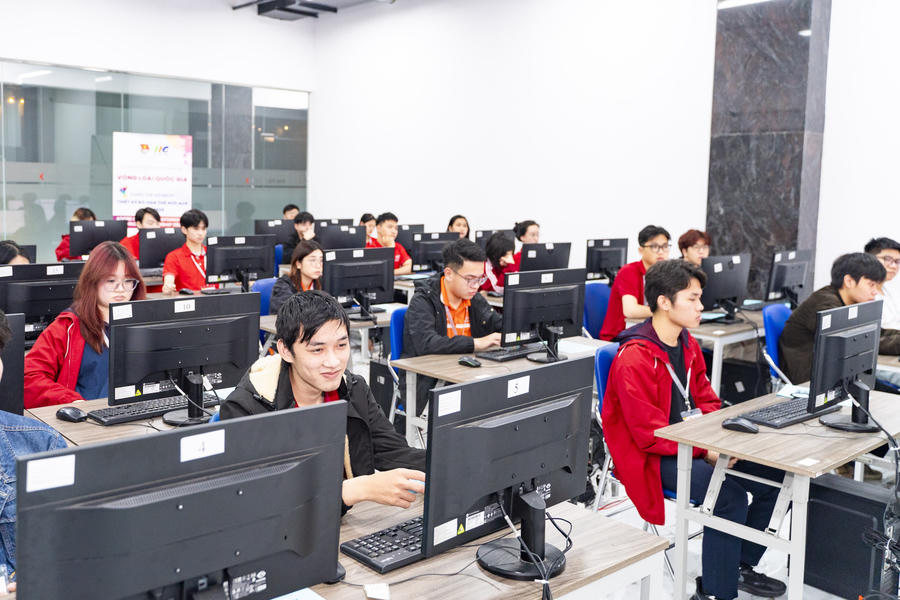 Mỗi thí sinh phải hoàn thành sản phẩm thiết kế trong 50 phút - Ảnh: BTC