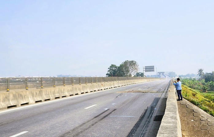 Khởi tố vụ tai nạn thảm trên cao tốc khốc 4 người chết, 5 người bị thương - Ảnh 2.