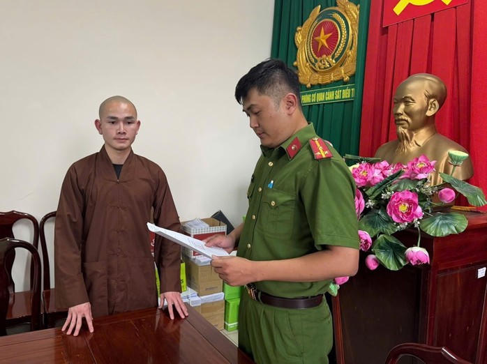 Chủ kênh TikTok Phú Tử xin lỗi về hành vi Gây rối trật tự công cộng - Ảnh 1. Chủ kênh TikTok Phú Tử xin lỗi về hành vi Gây rối trật tự công cộng - Ảnh 1.