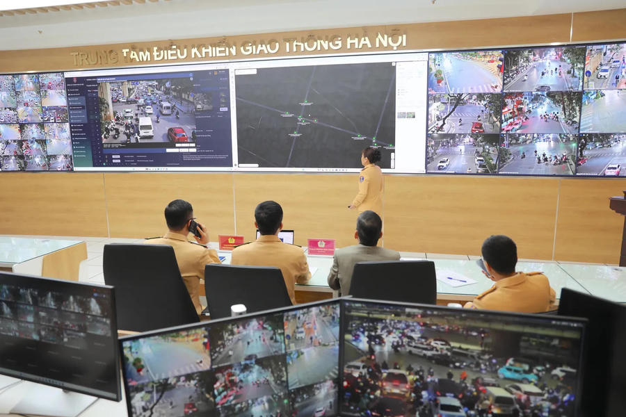 Hanoi traffic police officers manage urban transport via AI-power cameras. Photo: Pham Cong/The Hanoi Times