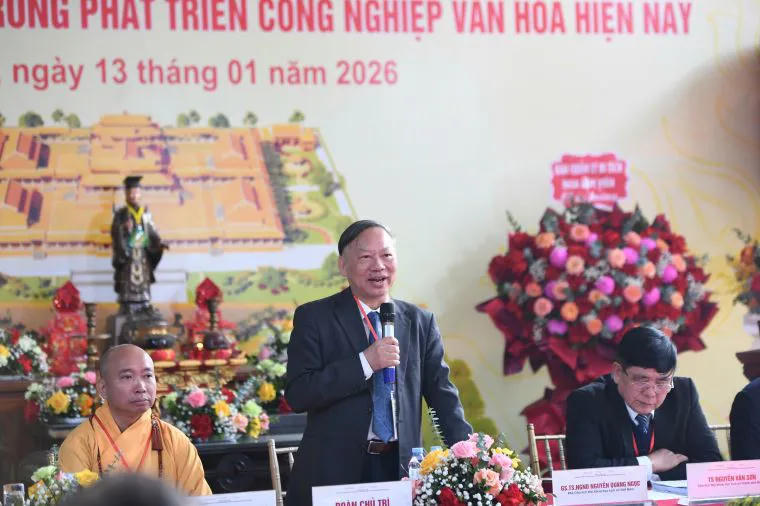 Professor-Doctor Nguyen Quang Ngoc, Vice President of the Vietnam Historical Science Association speaks at the seminar. Photos: Pham Sy/The Hanoi Times