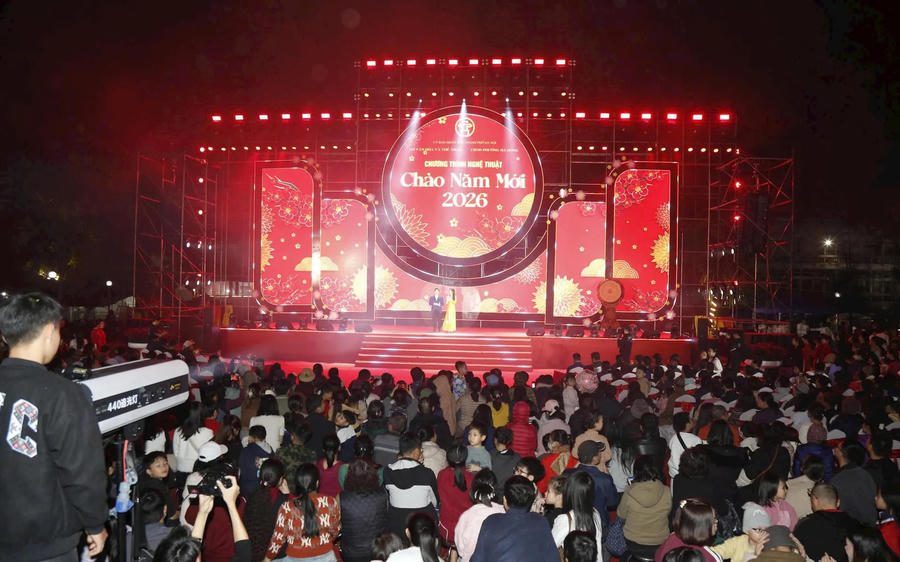 Hình ảnh 1 Lively cultural performances welcome the New Year at Ha Dong Flower Garden. Photo: The Hanoi Times