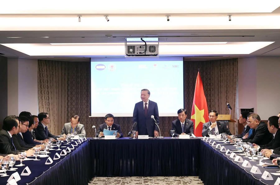 General Secretary To Lam chairs the meeting with the Vietnam Innovation Network in the Republic of Korea on August 10. Photo: VNA