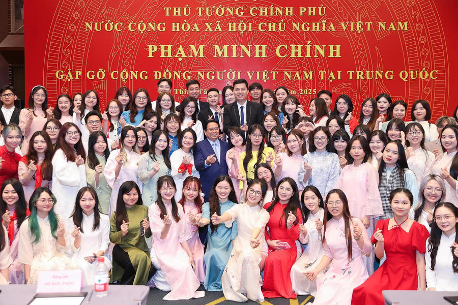 Hình ảnh 3 Prime Minister Pham Minh Chinh meets Vietnamese students in China.