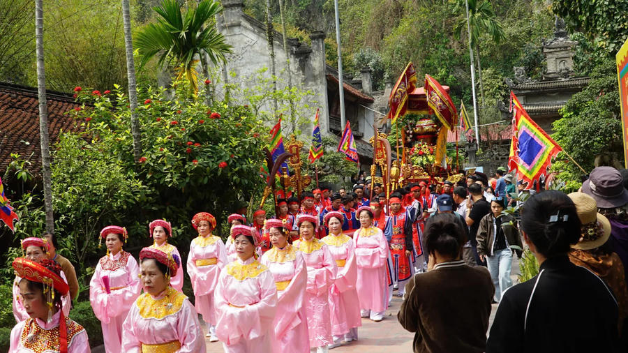 The palaquin parade at the Thay Pagoda, one of Hanoi's most outstanding relics located in Quoc Oai Commune. Photo: The Hanoi Times
