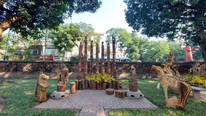 A space of Central Highlands wooden horse statues.
