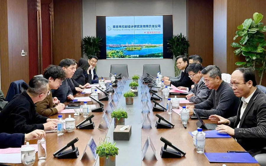 Hình ảnh 1 The meeting between the Hanoi delegation and authorities of Nanjing. Photos: The Hanoi Times
