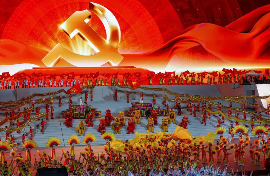 The music-filled evening, featuring a vibrant visual spectacle, will be broadcast live on VTV1 tonight. Photo: Tien Phong Newspaper