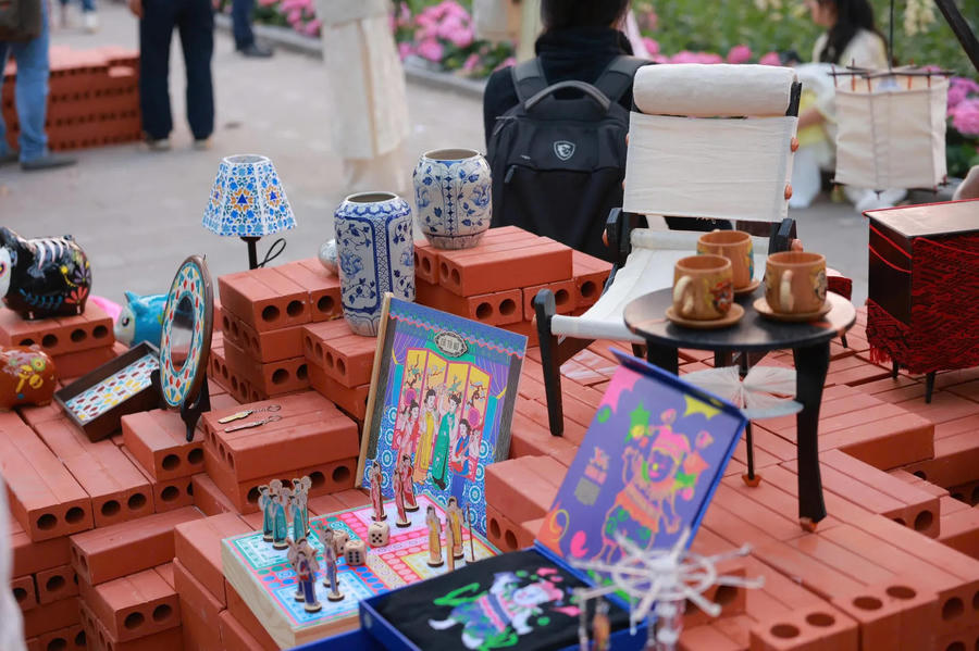 The exhibition space along the shores of Hoan Kiem Lake. Photo courtesy of the event organizer