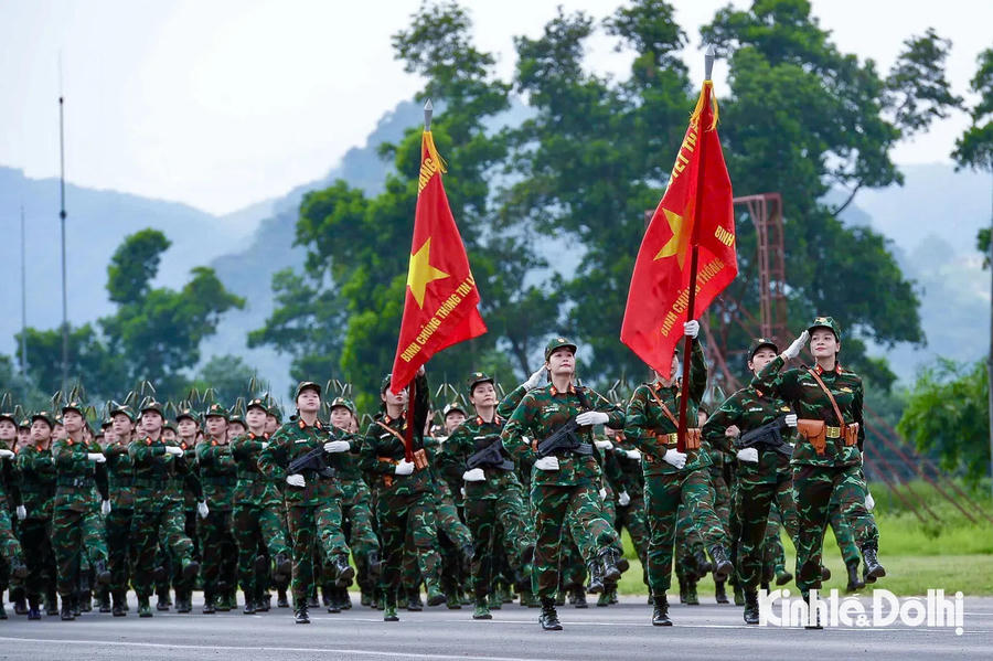 A telecommunication unit partakes in the training drill. Photo: Duy Minh/The Hanoi Times