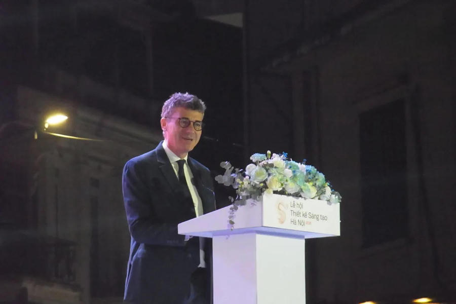 Hình ảnh 2 Jonathan Baker, head of UNESCO’s representative office in Vietnam, praised the creative vitality of the Hanoi Creative Design Festival’s community. Photo: VNA