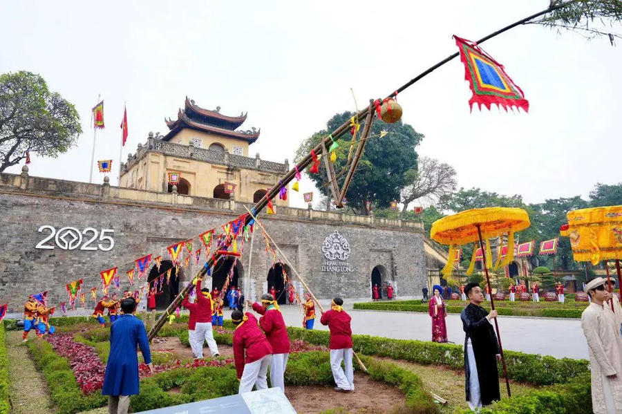 The Vietnamese traditional Ceremony of Erecting the New Year’s Pole offers international visitors a rare, immersive glimpse into this enduring cultural practice.