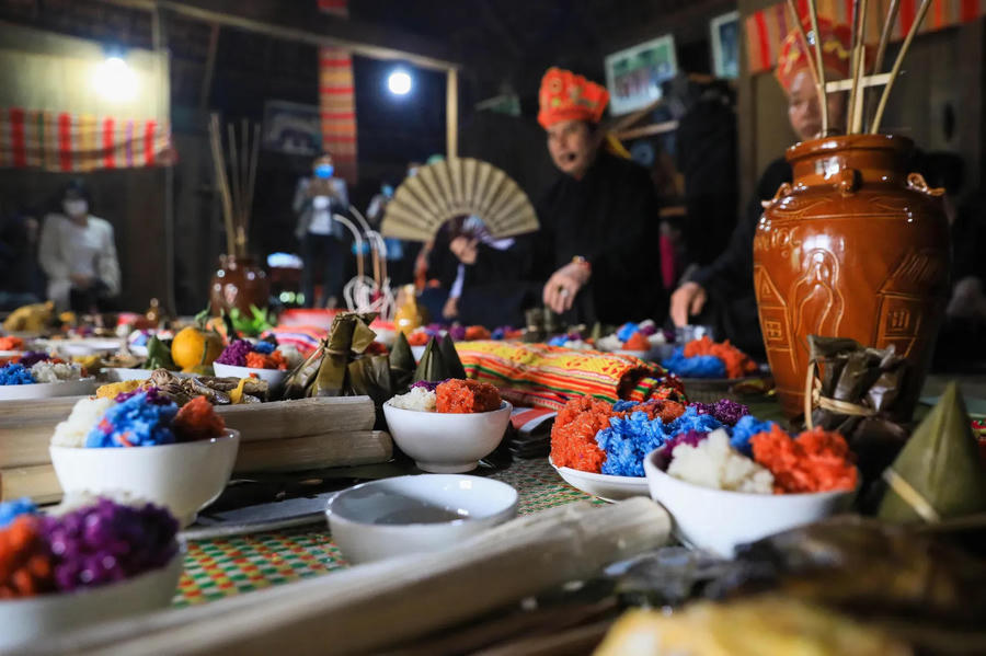 Hình ảnh 2 Offerings at the ceremony.