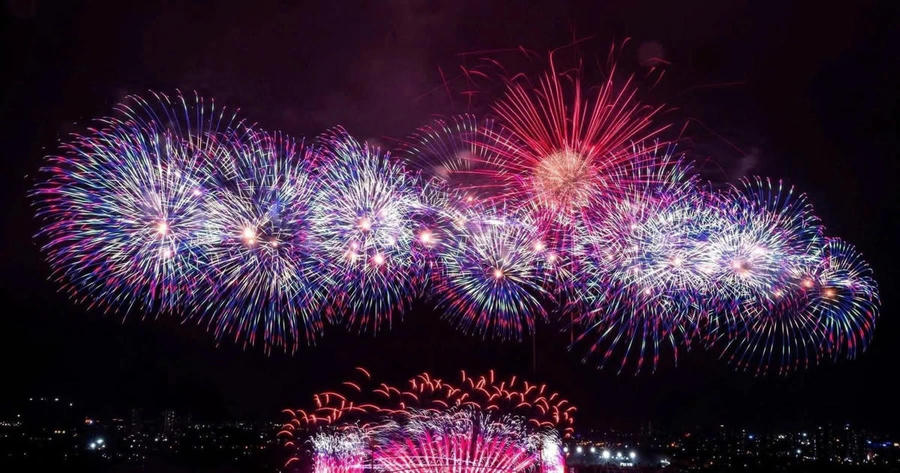 Tonight: Hanoi lights up with cultural spectacle and fireworks for 14th Party Congress