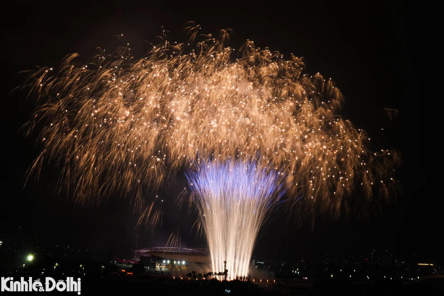 Symbolic images, including bamboo motifs, are formed through coordinated fireworks effects.