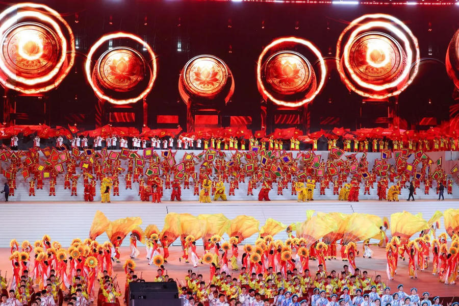 The gorgeous art program brings together prominent artists alongside more than 6,000 performers, including actors, soldiers and members of the public.