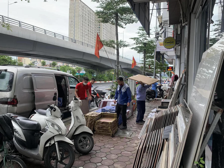 A tile store in Cau Giay Ward, Hanoi. Photos: The Hanoi Times