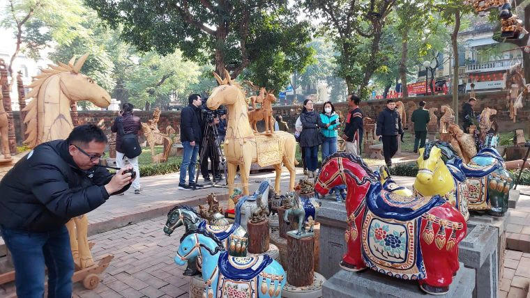 "Horses in the city" exhibition highlights Vietnam’s enduring spirit ahead of Tet "Horses in the city" exhibition highlights Vietnam’s enduring spirit ahead of Tet