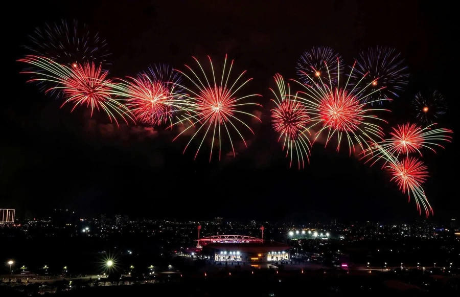 The gorgeous high-altitude fireworks display will last 30 minutes at My Dinh Stadium.