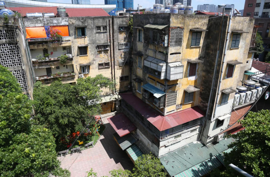 Hanoi may gain power to demolish unsafe apartments